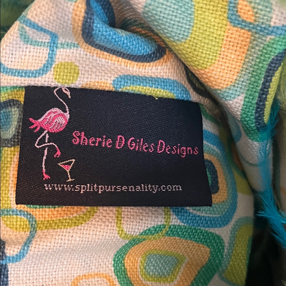 Colorful ReVErsiBLe Feathered Tote Bag - Picture 4 of 7